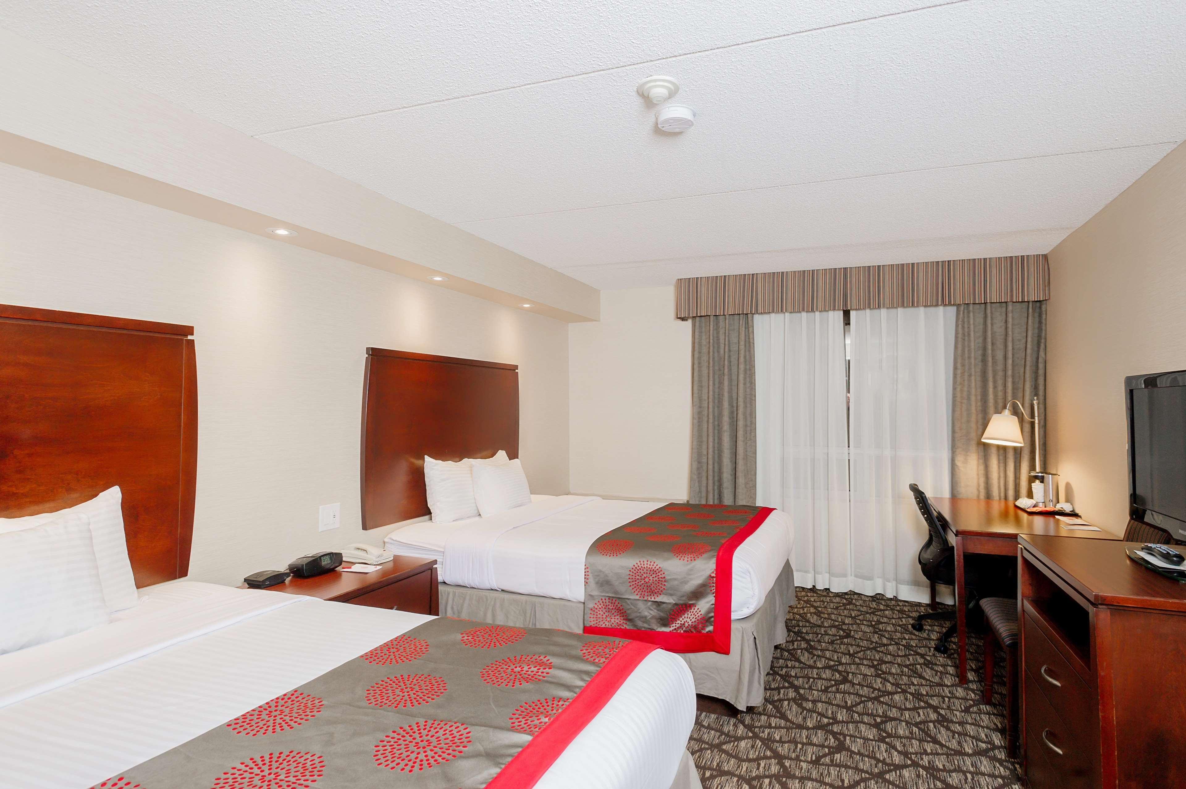 Ramada By Wyndham Niagara Falls By The River Exteriör bild