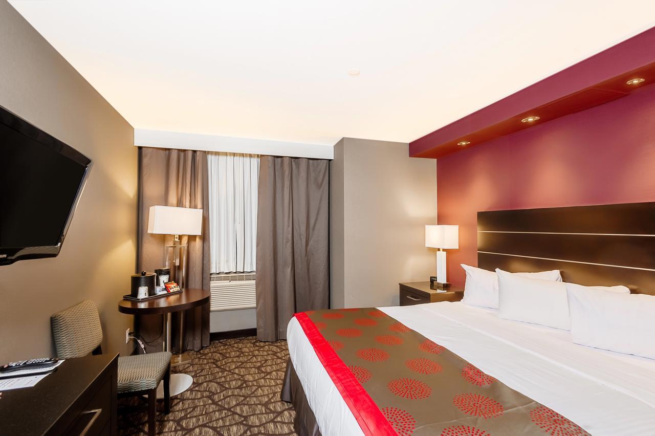 Ramada By Wyndham Niagara Falls By The River Exteriör bild